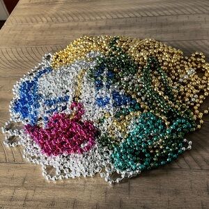 THOUSANDS OF BEADS FOR BEAD JEWELRY MAKING MARDI GRAS NECKLACES BRACELETS